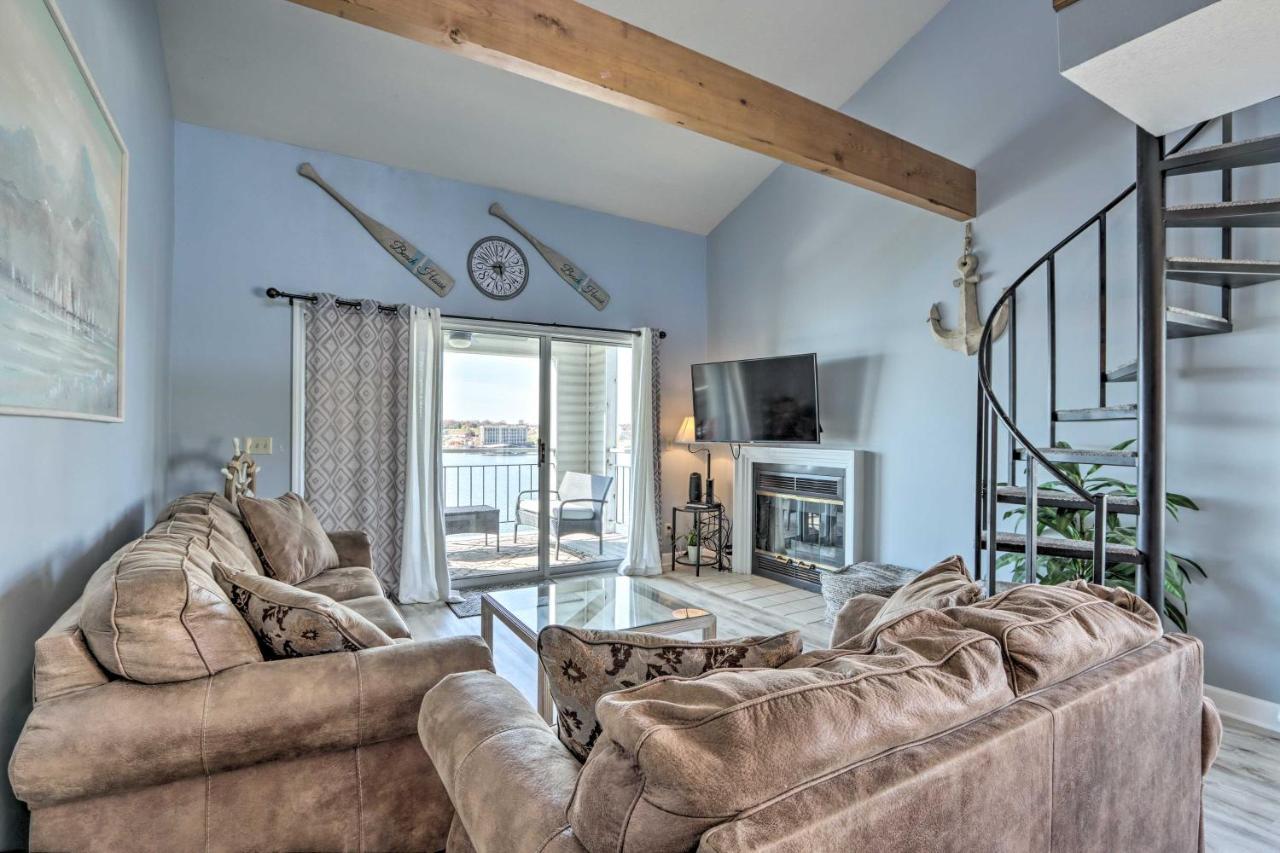 Sunny Osage Beach With Balcony And Lakefront View Экстерьер фото