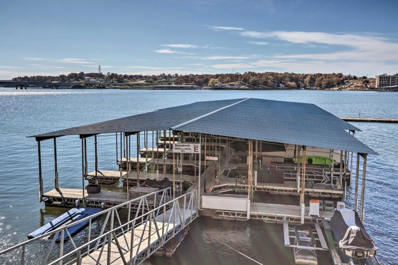 Sunny Osage Beach With Balcony And Lakefront View Экстерьер фото