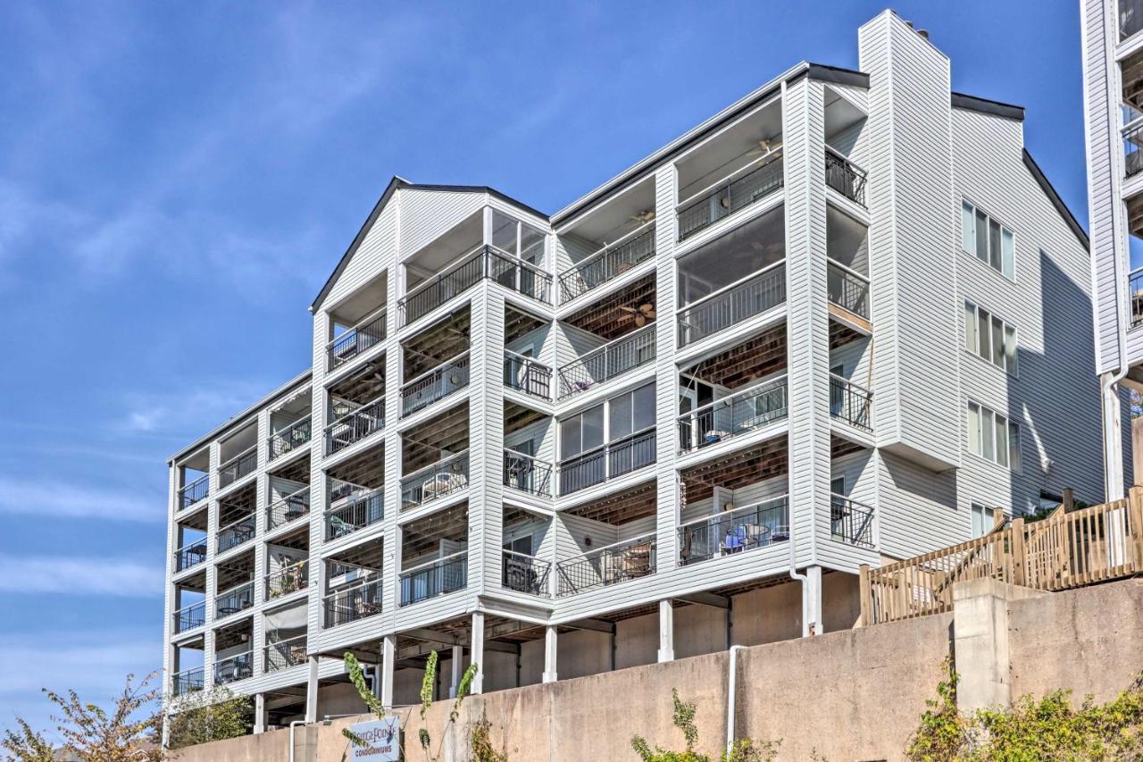 Sunny Osage Beach With Balcony And Lakefront View Экстерьер фото
